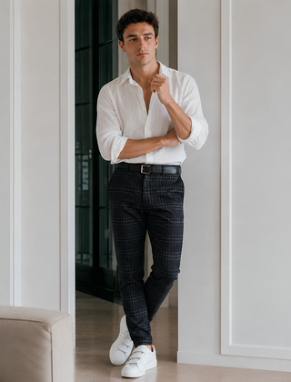 Pantaloni uomo neri a quadri con passanti per cintura e linea asciutta