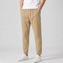 Pantaloni uomo kaki con vita elastica e coulisse chiara, tasche inserite nella cucitura
