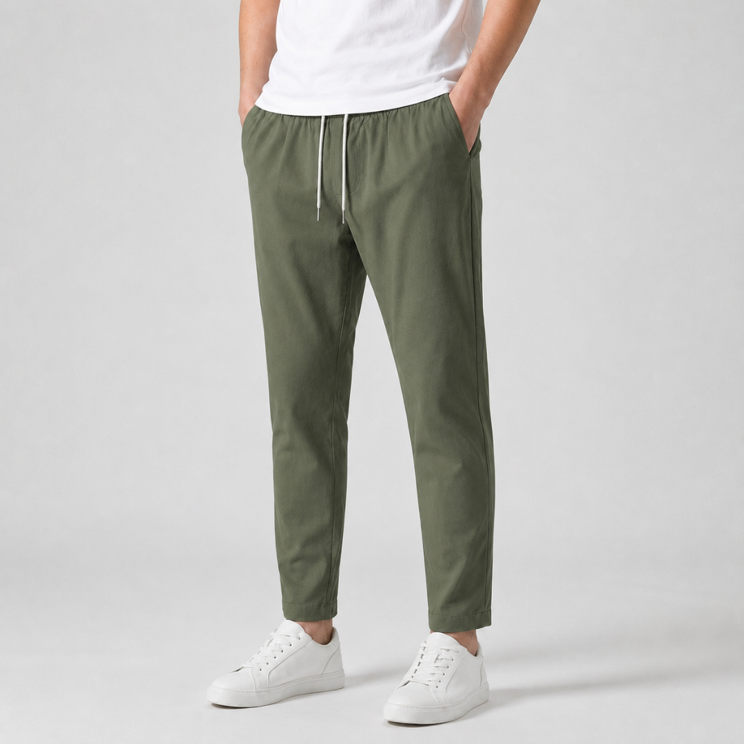Pantaloni uomo verde militare con laccio chiaro in vita e tasche laterali, vista frontale