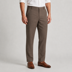 Pantaloni uomo chino marrone tortora con tasche inclinate e gamba dritta