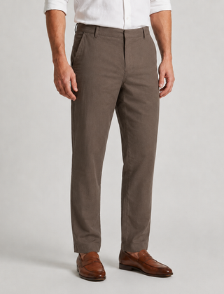 Pantaloni uomo chino marrone tortora con tasche inclinate e gamba dritta