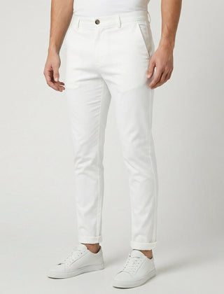 Pantaloni uomo chino bianchi con tasche laterali e risvolto sul fondo gamba