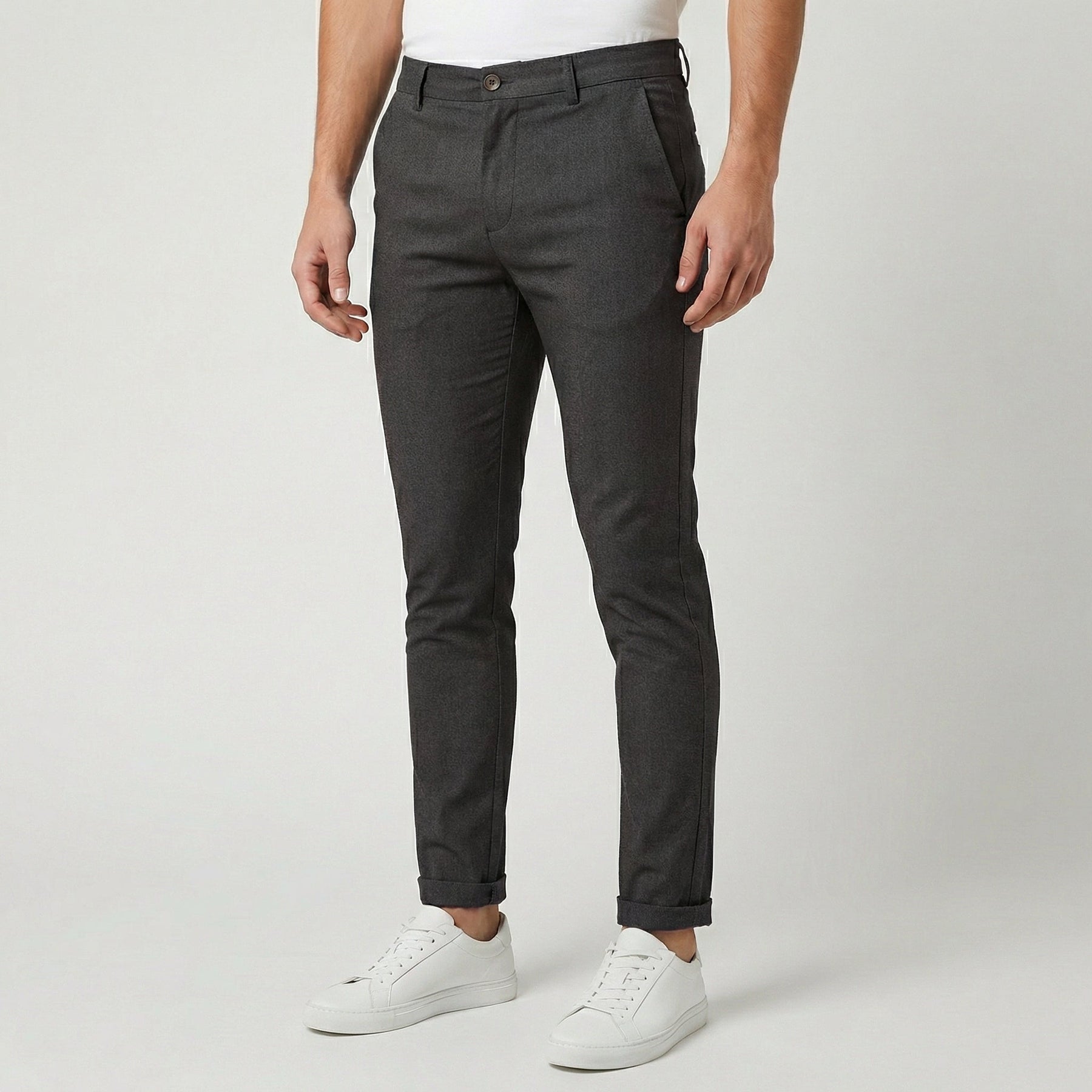 Pantaloni uomo chino grigio scuro con vita a passanti e gamba affusolata