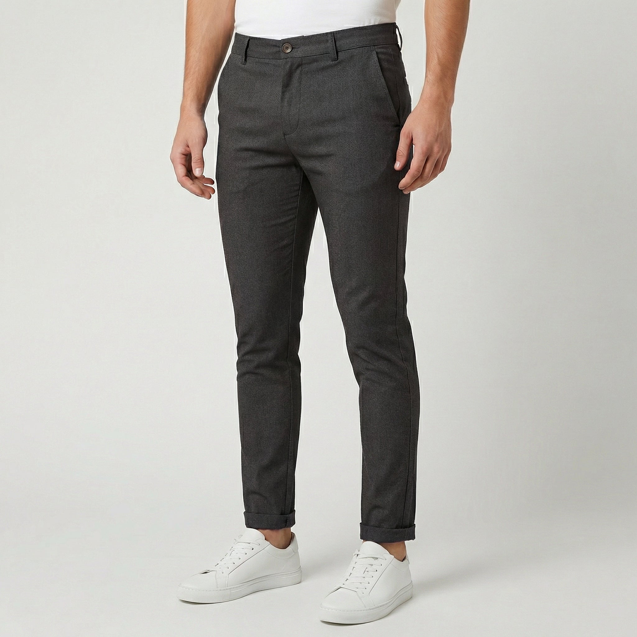 Pantaloni uomo chino grigio scuro con vita a passanti e gamba affusolata