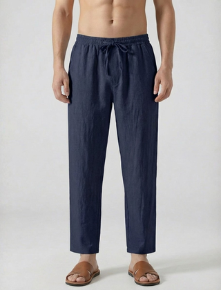 Pantaloni uomo blu navy con coulisse, tasche laterali e caduta morbida sulla gamba