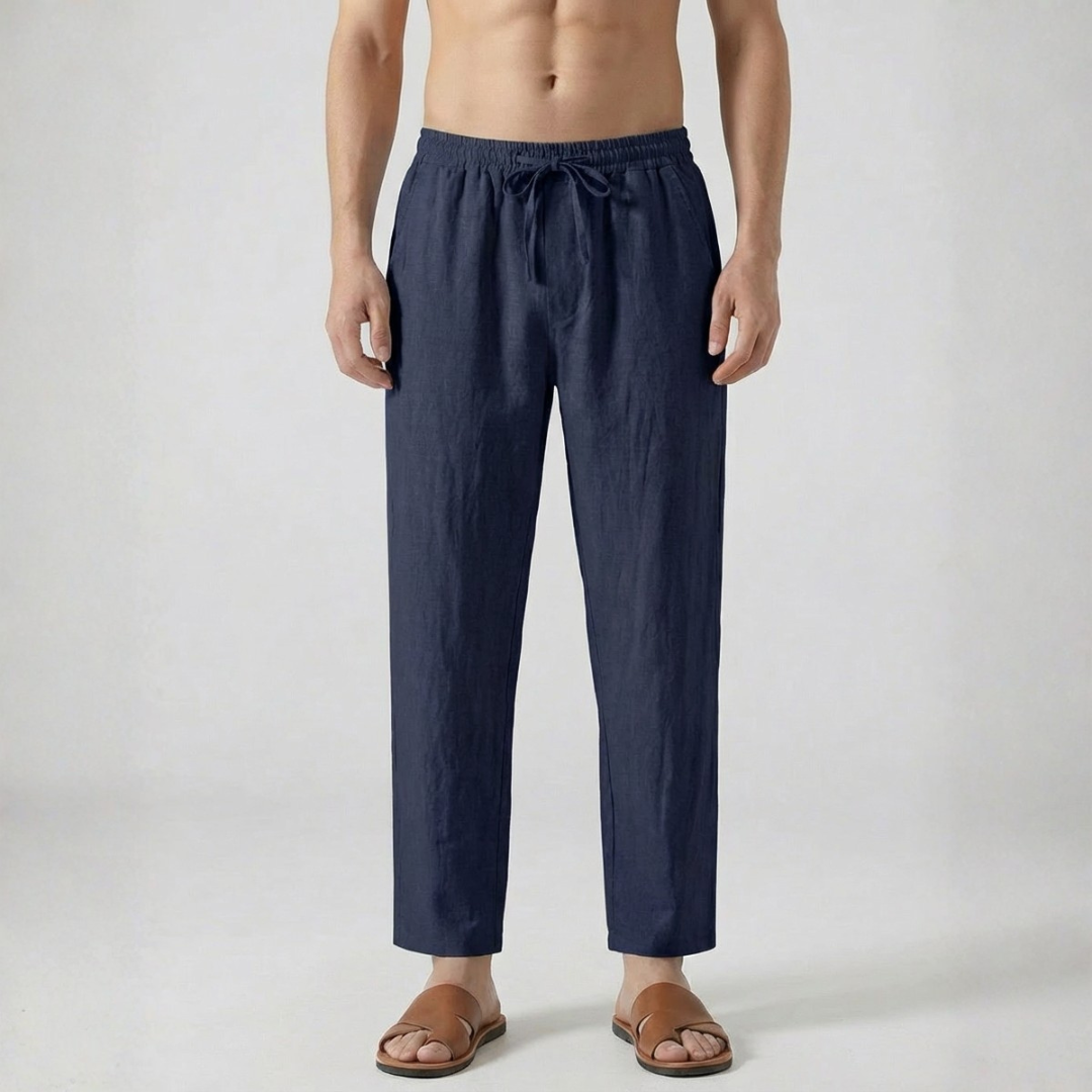 Pantaloni uomo blu navy con coulisse, tasche laterali e caduta morbida sulla gamba