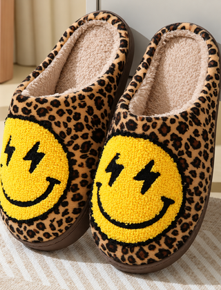 Pantofole donna leopardate con smiley giallo, occhi a fulmine e suola marrone