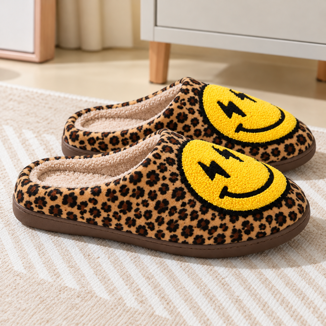 Pantofole donna leopardate di profilo con smiley giallo e suola alta