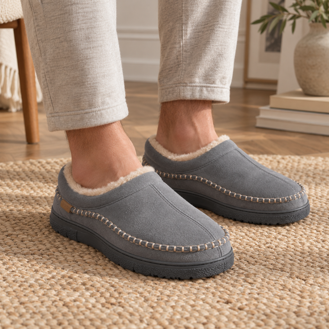 Pantofole uomo grigie in stile mocassino con fascia chiara e suola scura