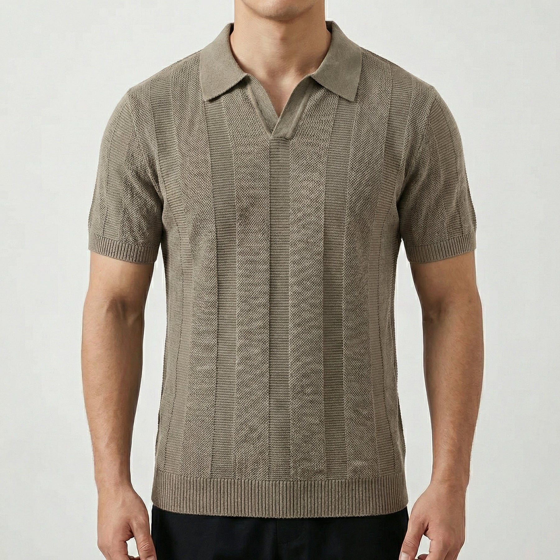 Polo uomo beige a maniche corte con bordi a costine su polsini e fondo, texture verticale