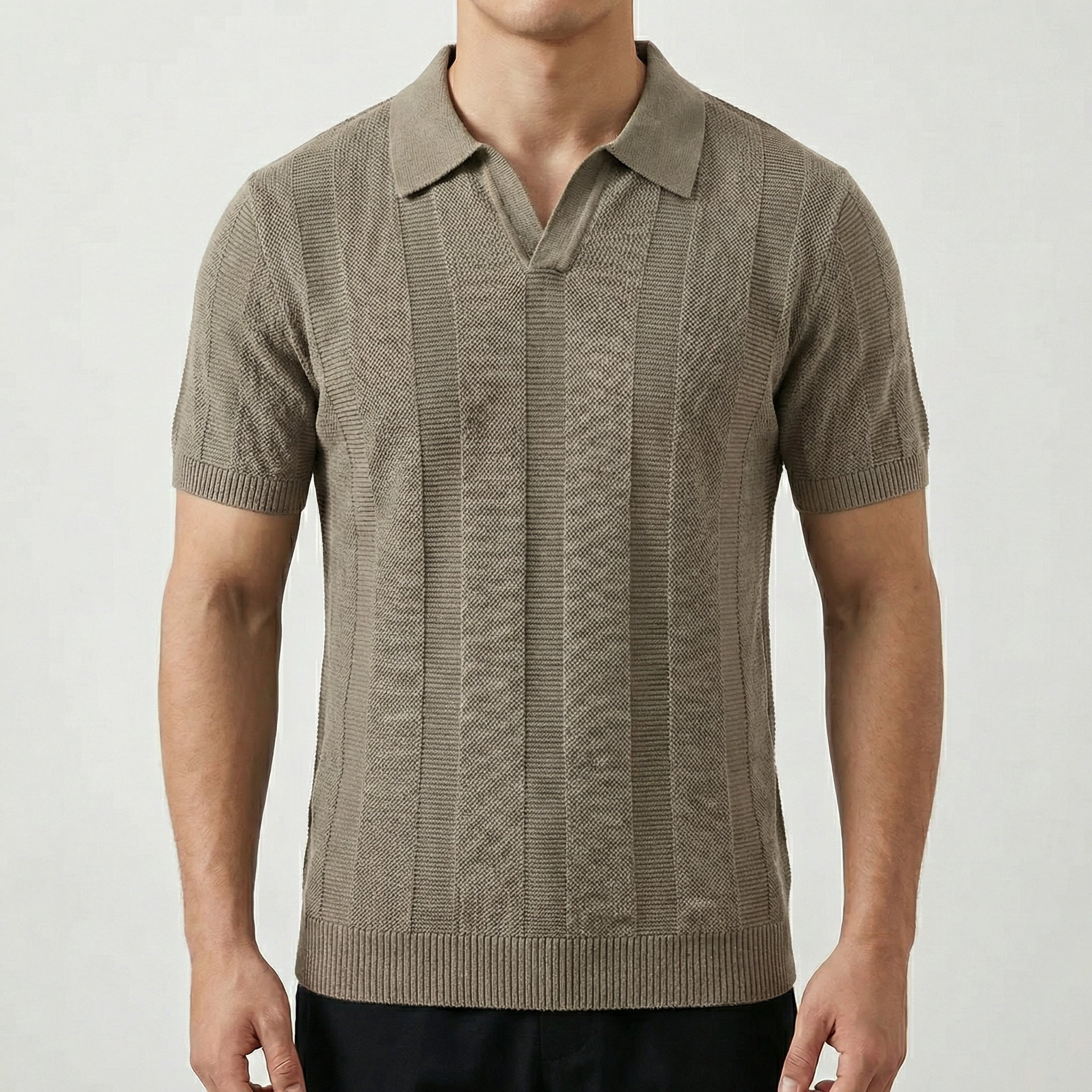 Polo uomo beige a maniche corte con bordi a costine su polsini e fondo, texture verticale