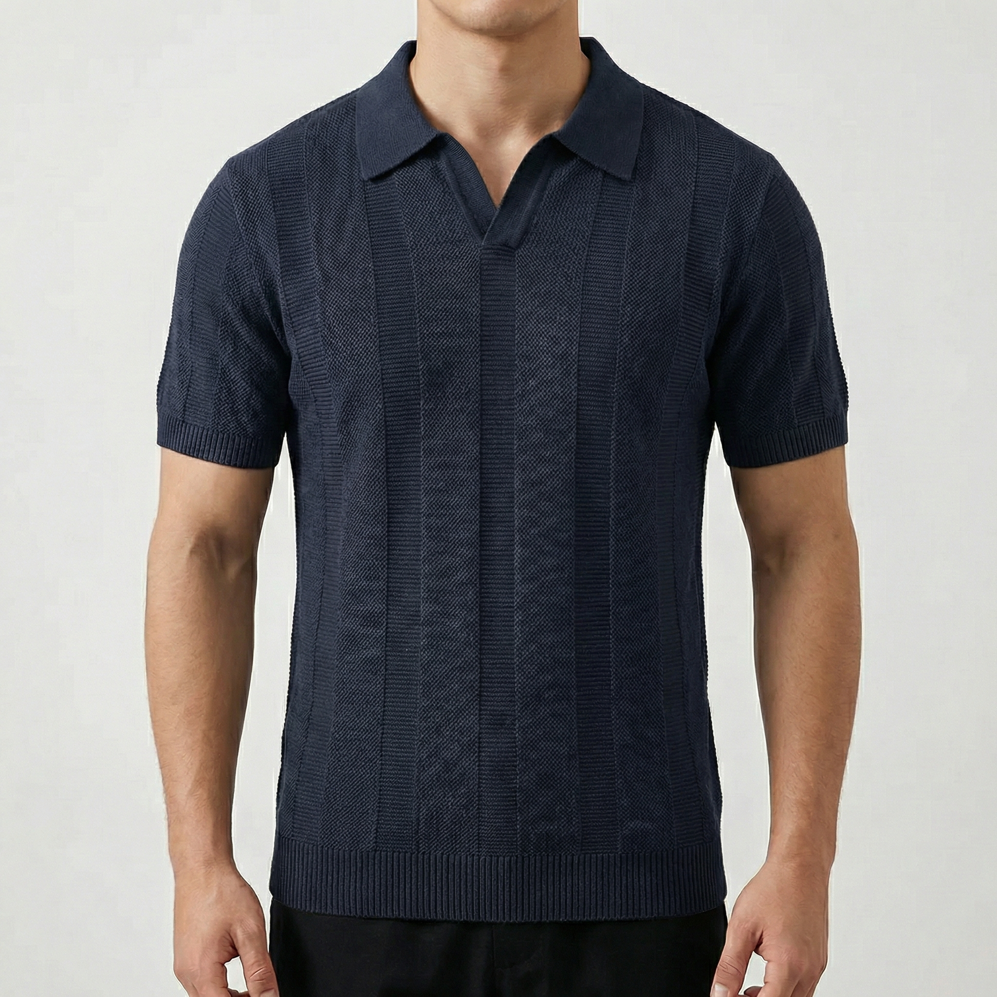 Polo uomo blu navy maniche corte, scollo a V con collo aperto e lavorazione a rilievo
