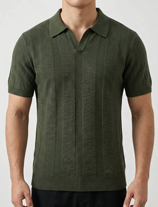 Polo uomo verde militare a maniche corte con collo aperto e righe verticali in rilievo