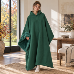 Poncho verde abete con cappuccio, lato aperto e interno a pelo lungo in tono