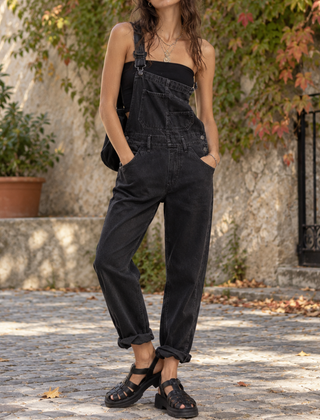 Salopette donna nera con bretelle a bottoni, tasche frontali e gamba dritta