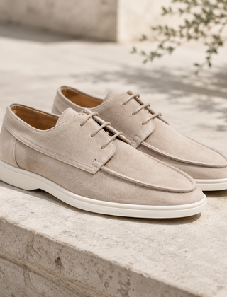 Scarpe stringate uomo beige con suola bianca e cucitura a mocassino