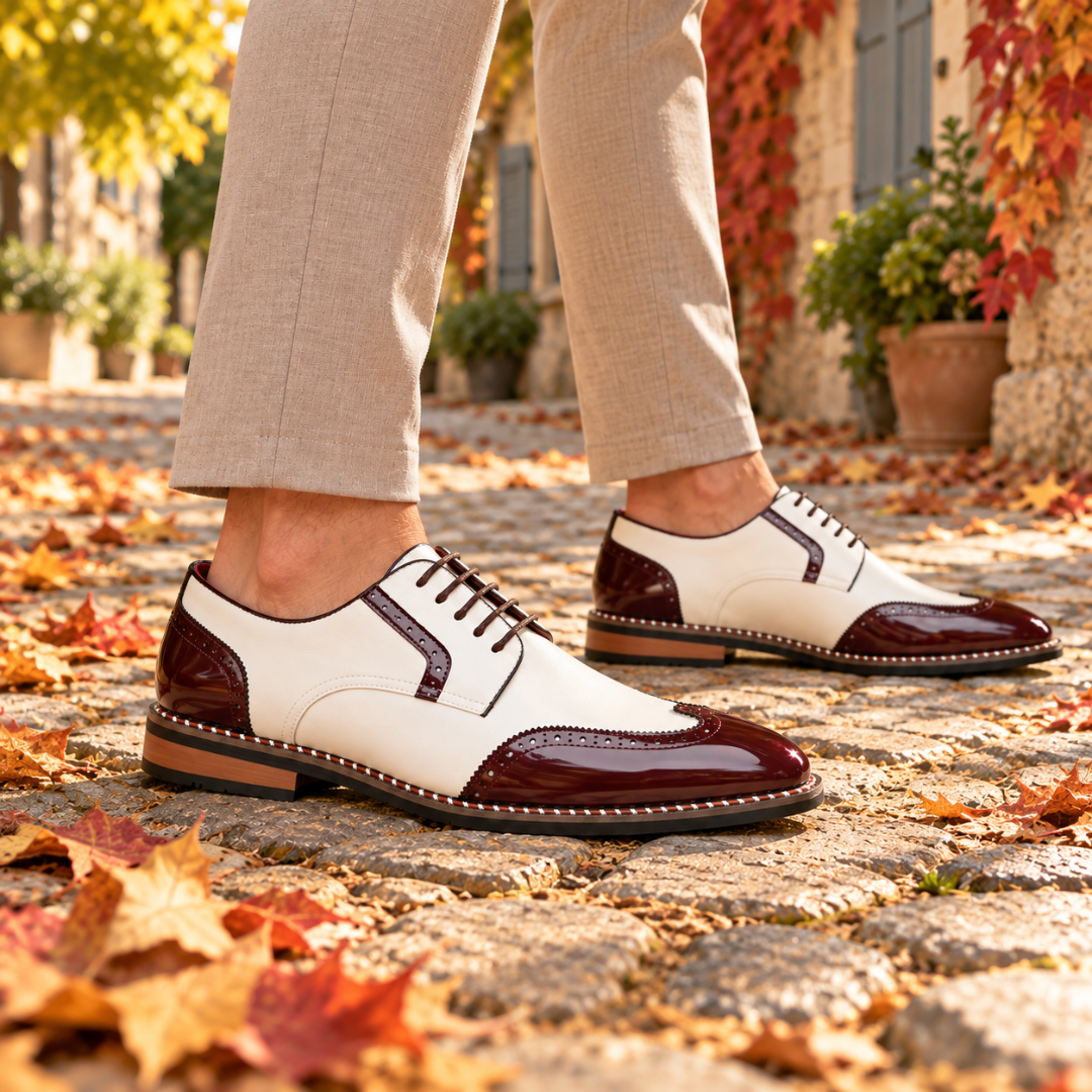 Scarpe derby uomo bianco e rosso con punta lucida e fori decorativi brogue