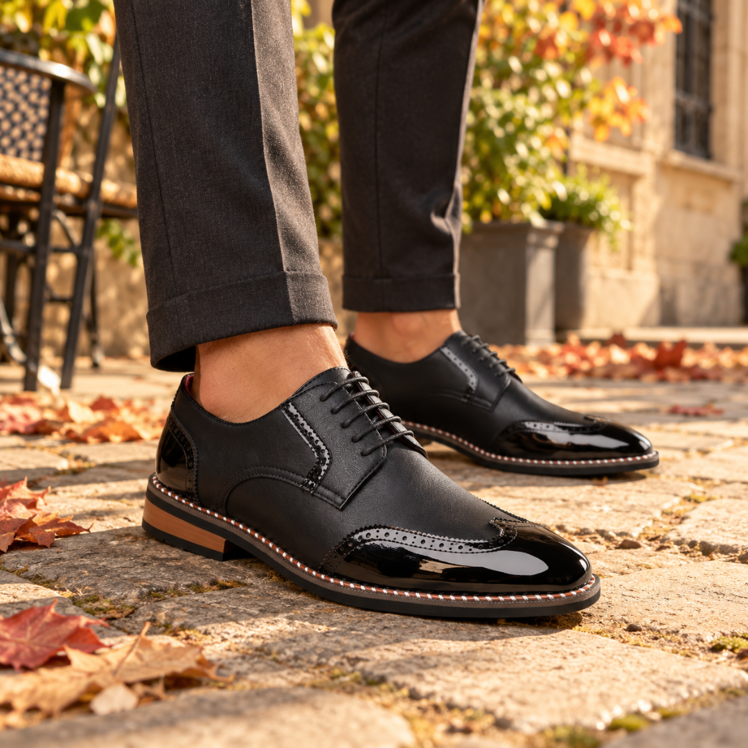 Scarpe derby uomo nere con punta lucida a coda di rondine e fori brogue