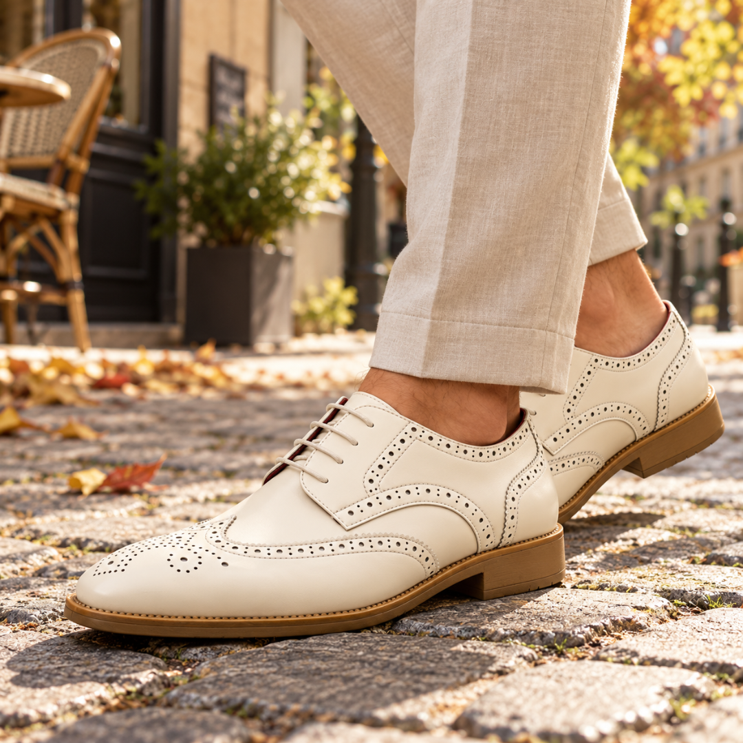 Scarpa brogue uomo bianca vista di lato con punta ad ala traforata