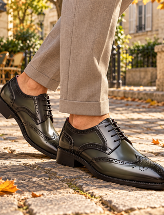 Scarpe stringate uomo verde scuro con forature brogue e suola bassa