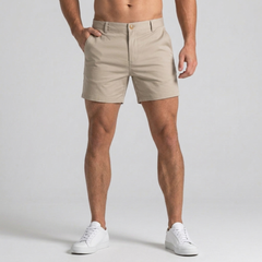 Shorts uomo beige corti con tasche laterali e chiusura a bottone, vista frontale