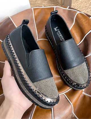Slip-on donna nere con punta a strass e bordo con cuciture a vista