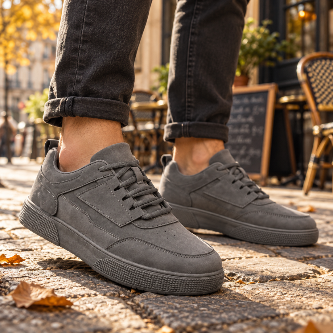 Sneakers uomo grigie con lacci in tinta e suola scura zigrinata