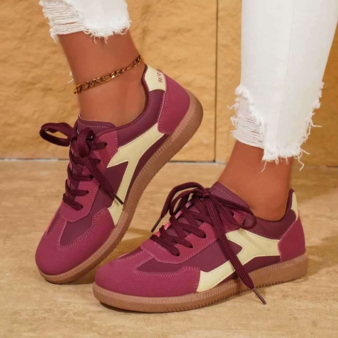 Sneakers donna rosse con inserti color crema, lacci in tinta e punta tonda