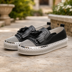 Sneakers donna nere slip-on con frange nere e punta a strass argentati