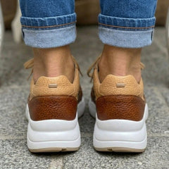 Retro delle sneakers donna cammello con talloncino texturizzato e suola bianca ammortizzata