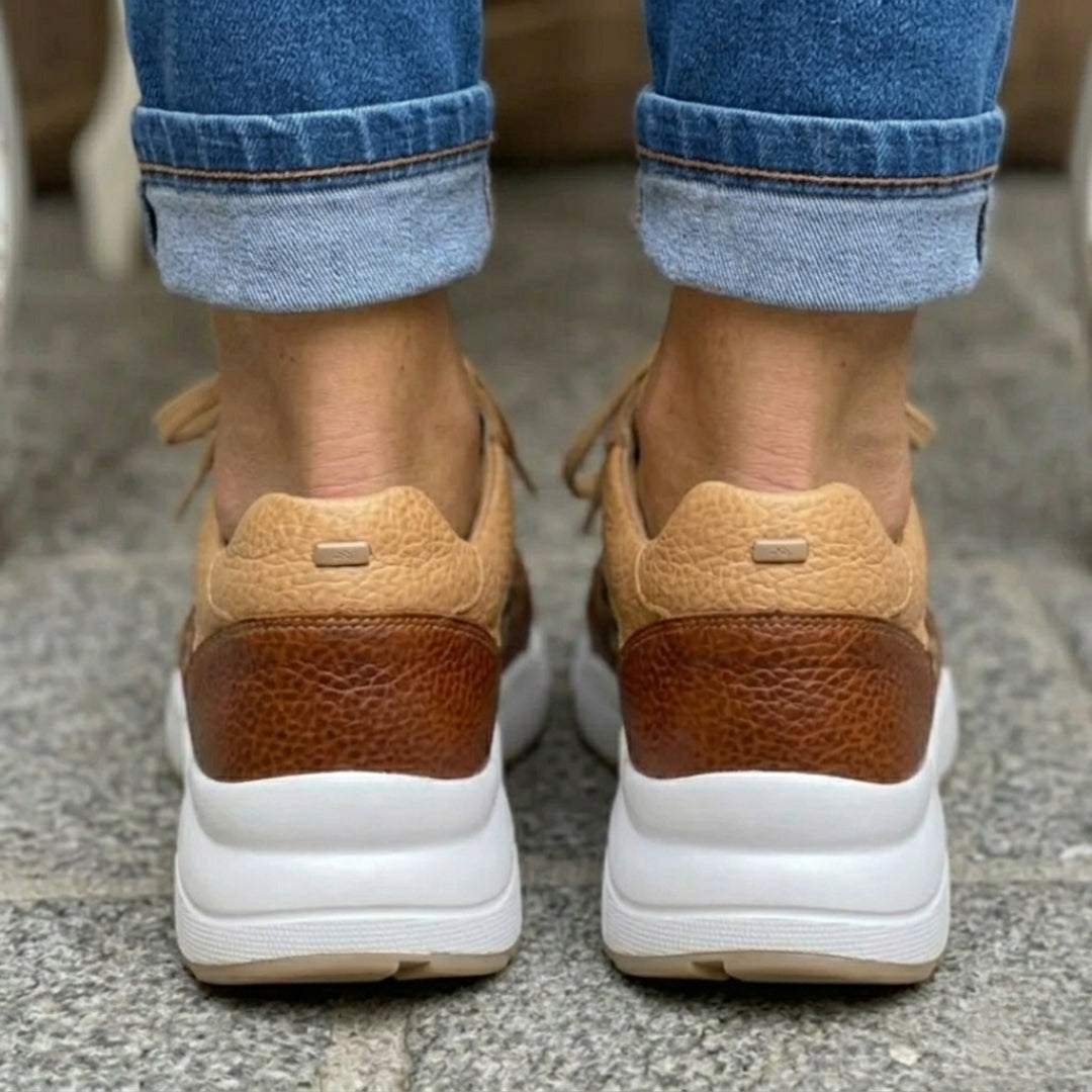 Retro delle sneakers donna cammello con talloncino texturizzato e suola bianca ammortizzata