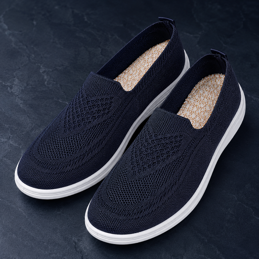 Sneakers donna blu navy slip-on in maglia traforata con punta tonda e suola bianca