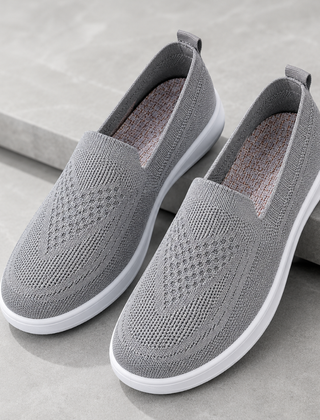 Sneakers donna grigie slip-on in maglia con dettaglio traforato e suola bianca