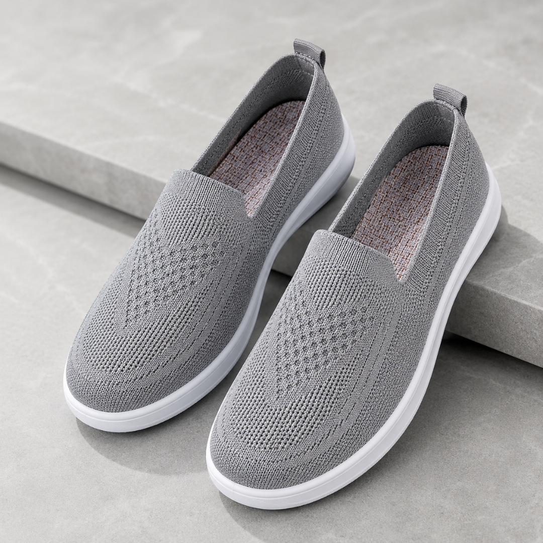 Sneakers donna grigie slip-on in maglia con dettaglio traforato e suola bianca