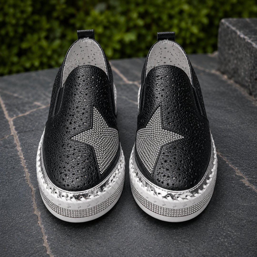 Sneakers slip-on nere frontali con stella in microstrass e bordo intrecciato argento