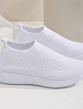 Sneakers donna slip on bianche traforate con bordo a coste e suola rigata