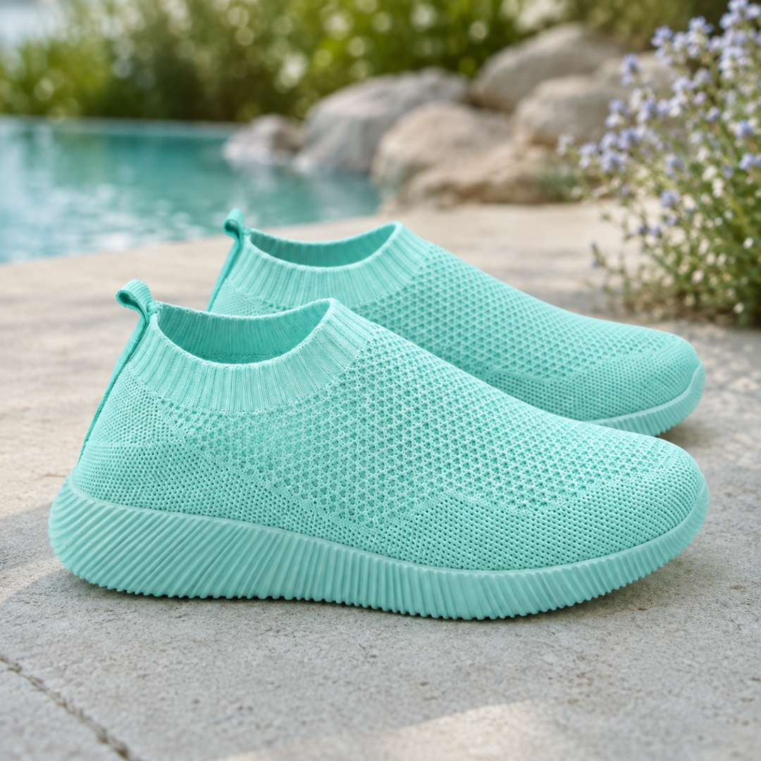Sneakers donna turchese senza lacci con tomaia traforata e bordo a coste