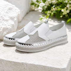 Sneakers donna bianche con inserti elastici laterali e stella luminosa sul davanti