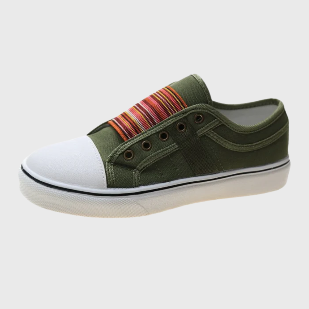 Sneaker verde militare di lato con banda elastica a righe calde e occhielli metallici