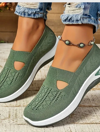 Sneakers verdi donna traforate con zeppa rigata e calzata avvolgente senza lacci