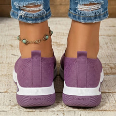 Retro delle sneakers viola donna con linguetta posteriore e suola sagomata bianca