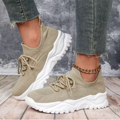 Sneakers donna beige a calzino con suola platform bianca dentellata