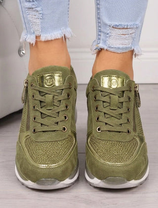 Sneakers donna verdi con lacci tono su tono e inserti lucidi sulla linguetta