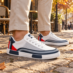 Sneakers uomo blu e bianche con righe a contrasto e inserti traforati
