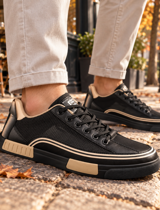 Sneakers uomo nere con righe beige a contrasto e inserti traforati