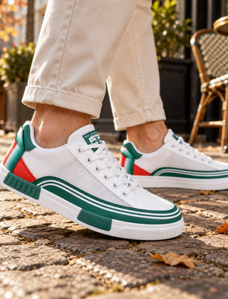 Sneakers uomo verdi e bianche con righe laterali e tomaia traforata