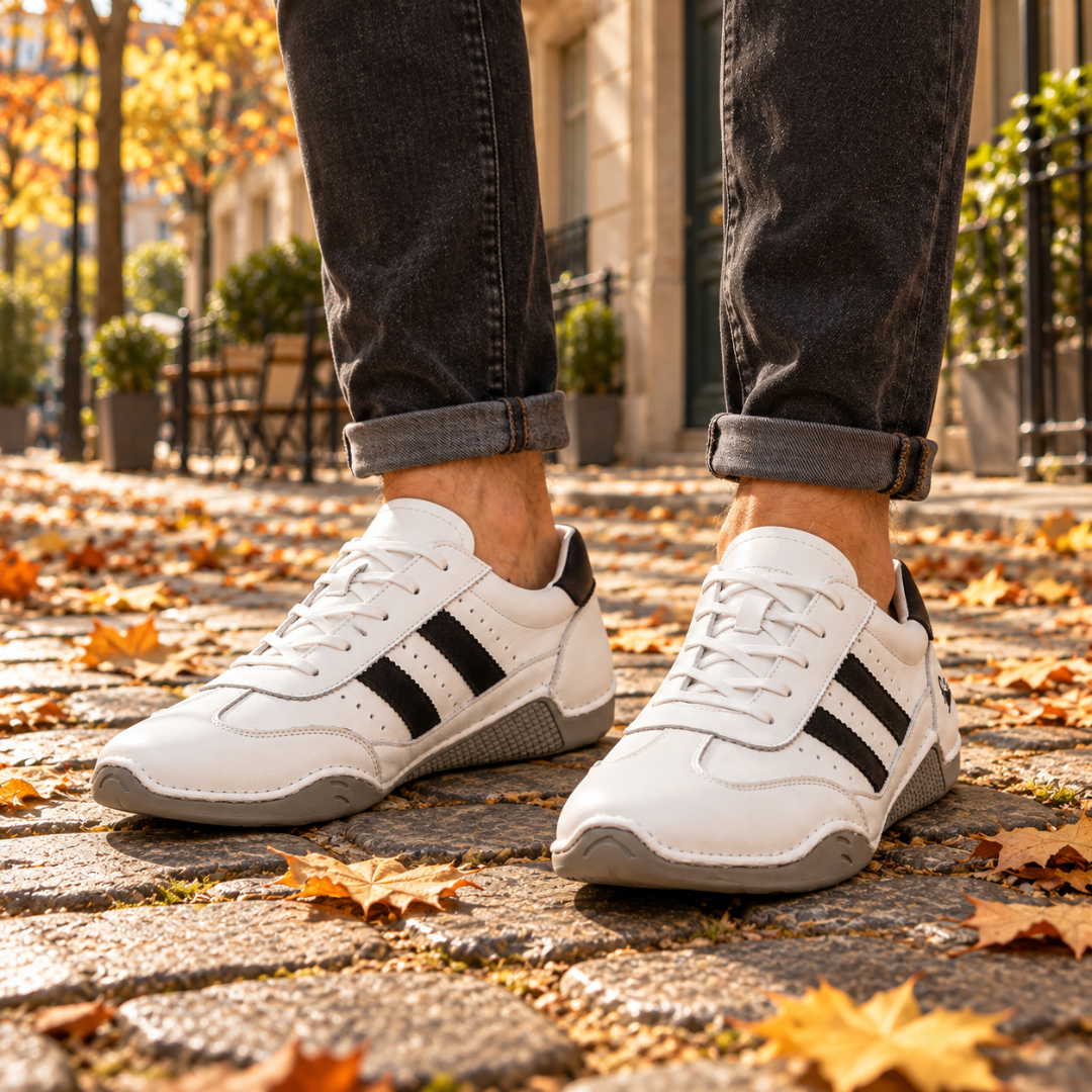 Sneakers uomo bianche con tre righe nere laterali e lacci bianchi