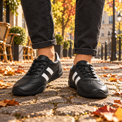 Sneakers uomo nere con tre righe bianche laterali e lacci neri