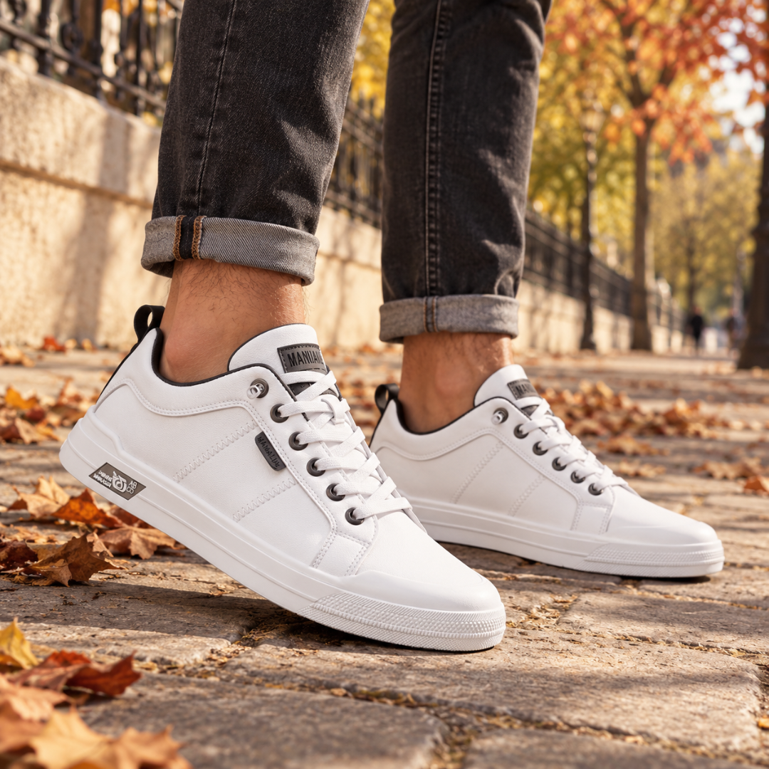 Sneakers uomo bianche con bordi grigi, lacci bianchi e suola bassa