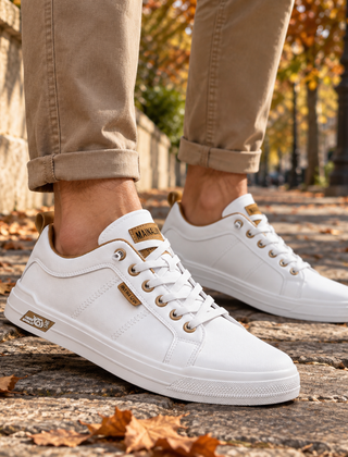 Sneakers uomo bianche con dettagli kaki sul colletto e occhielli metallici